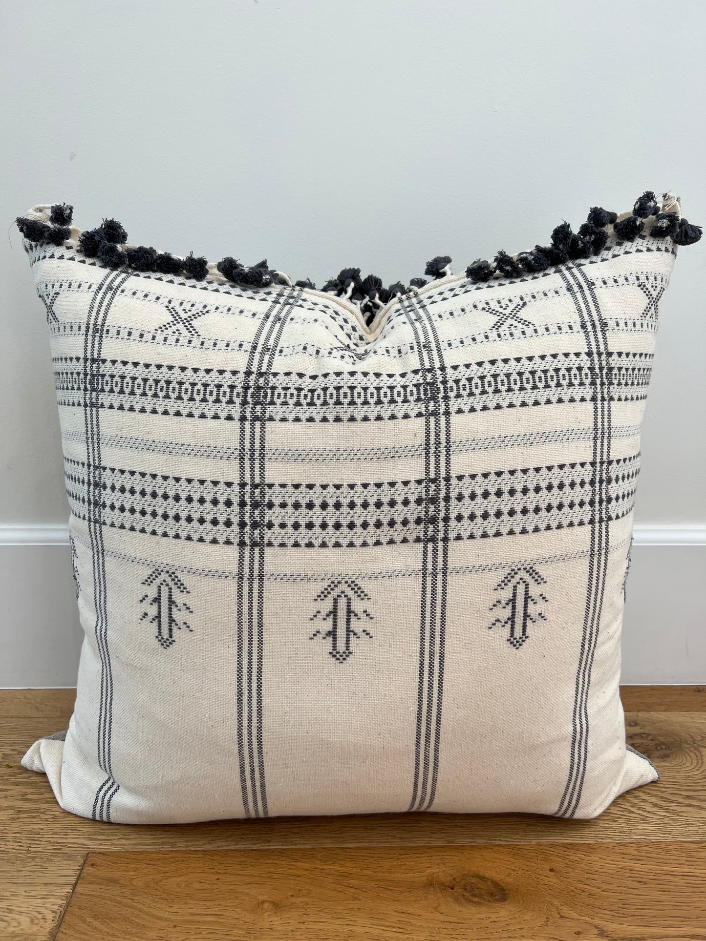 Linet Pillow